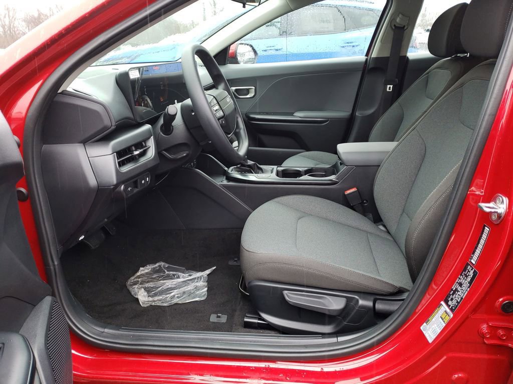 New 2025 Kia K4 LXS image 14