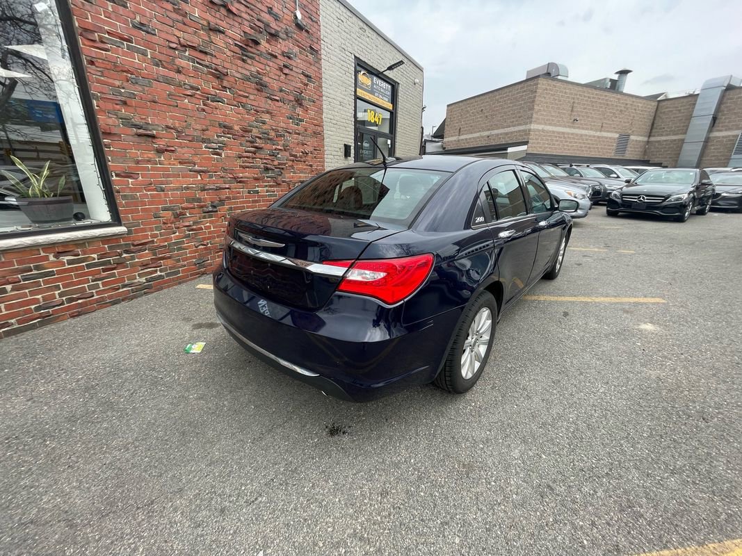 Used 2014 Chrysler 200 Limited image 4