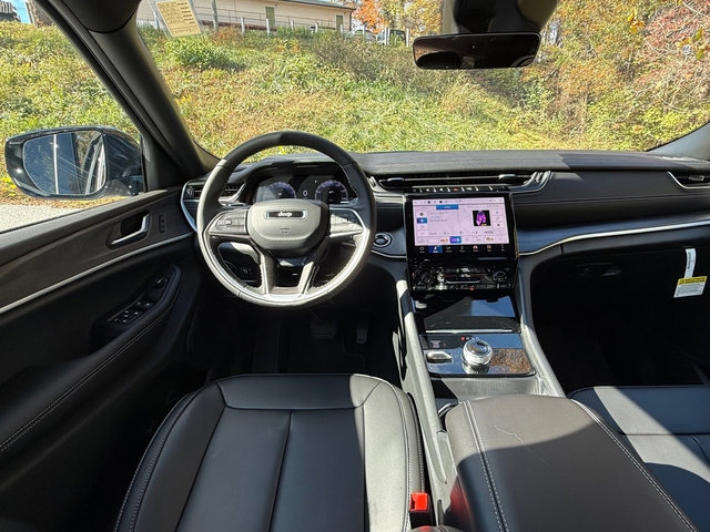 New 2025 Jeep Grand Cherokee L Limited image 11