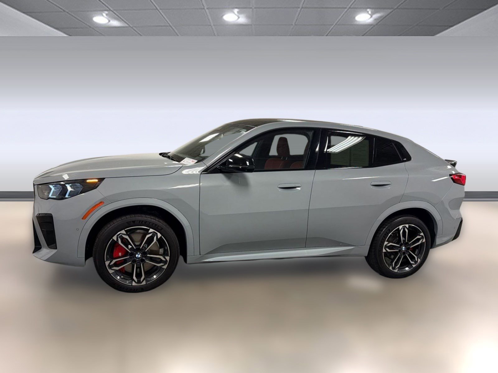 Certified 2025 BMW X2 xDrive28i w/ Technology Package image 2