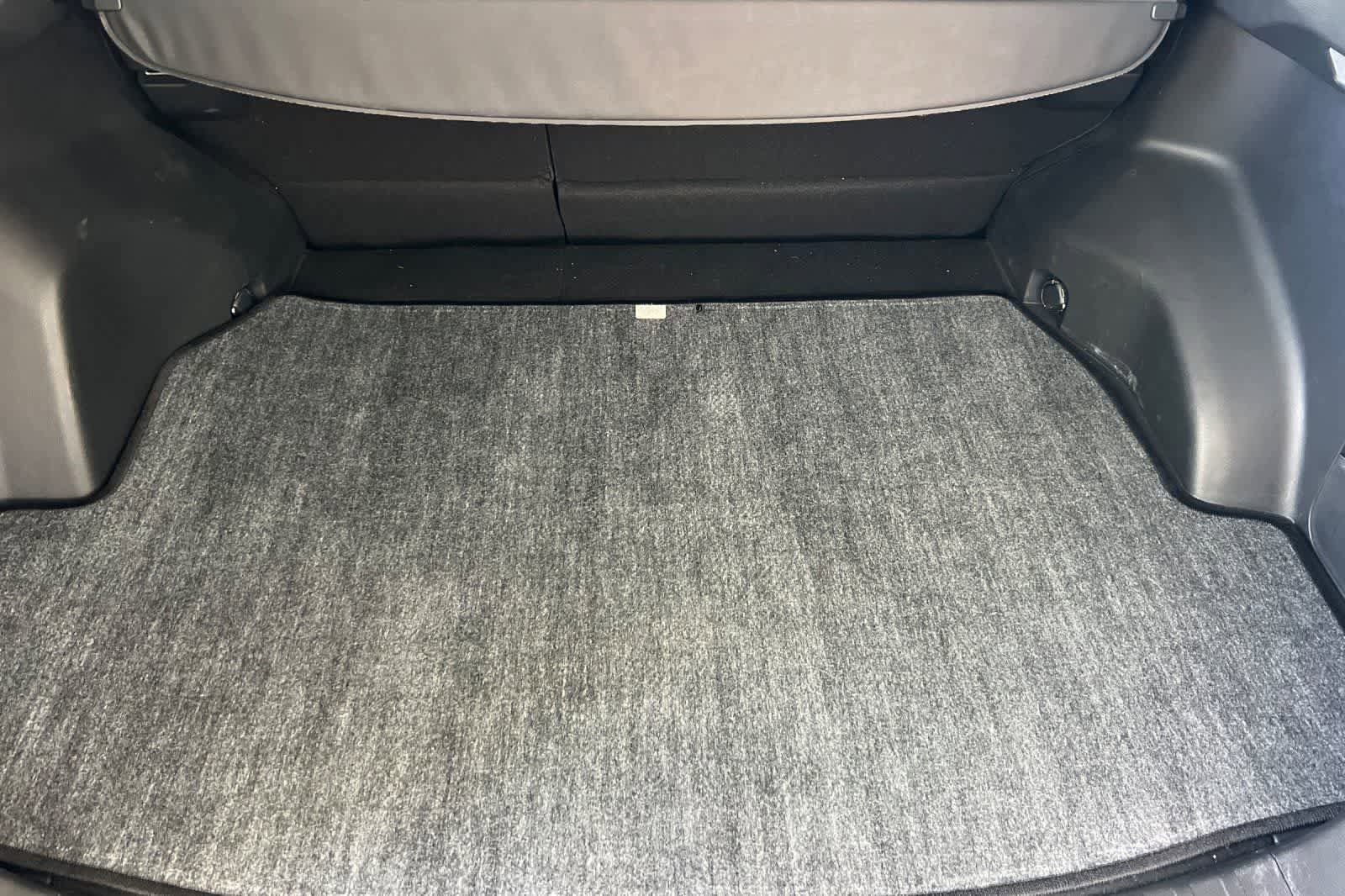 Used 2019 Toyota RAV4 LE FWD image 17