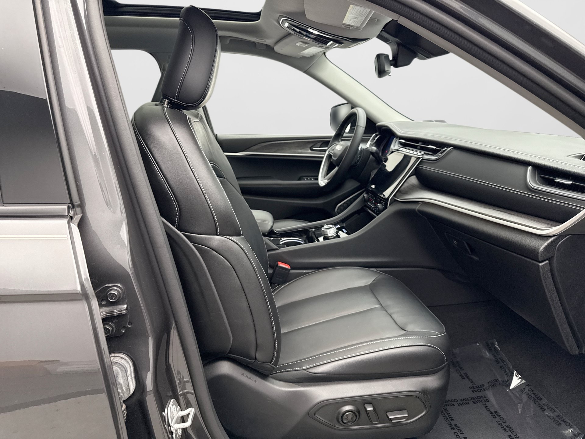 Used 2022 Jeep Grand Cherokee Limited AWD/4WD image 18