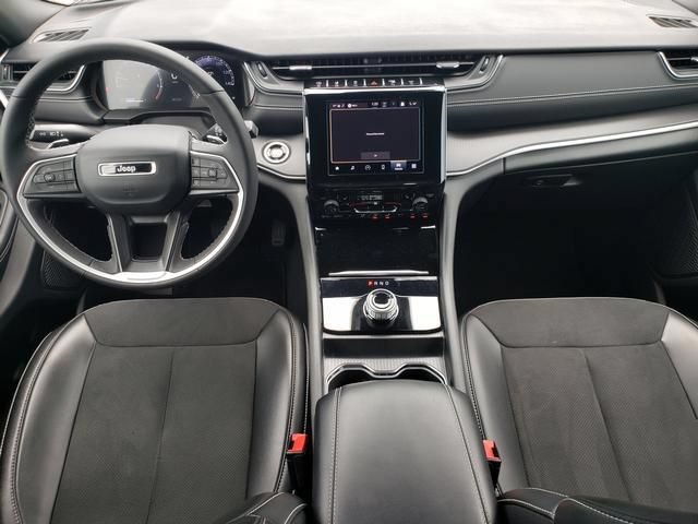 Used 2024 Jeep Grand Cherokee Altitude AWD/4WD image 17