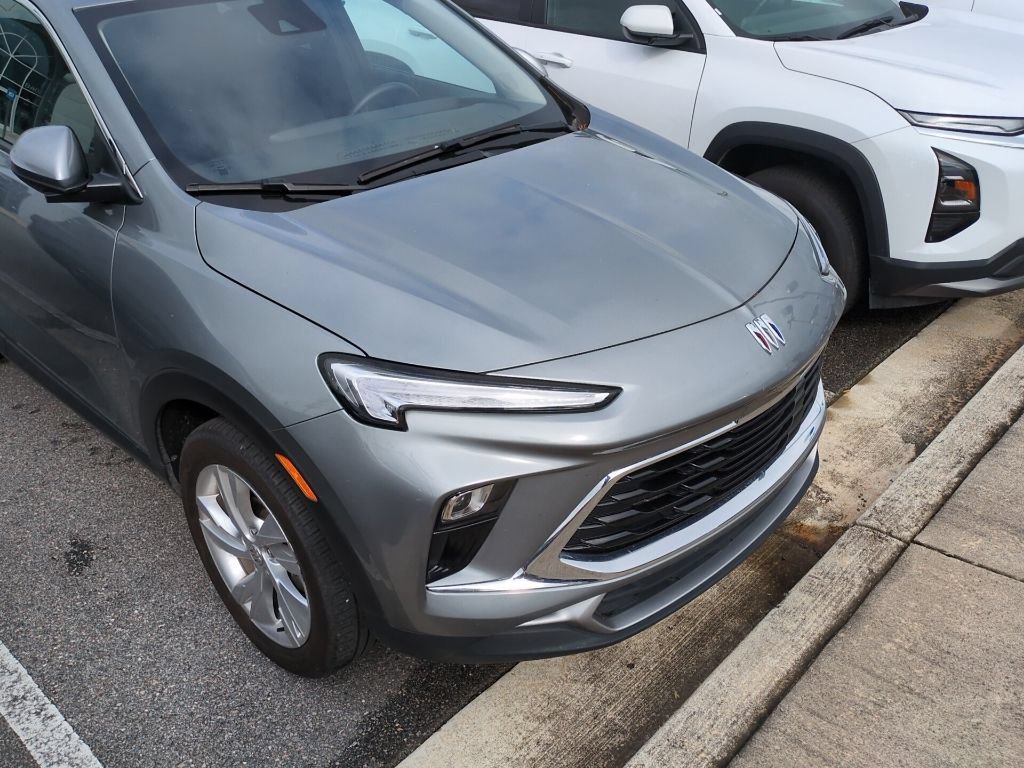Used 2025 Buick Encore GX Preferred FWD image 2