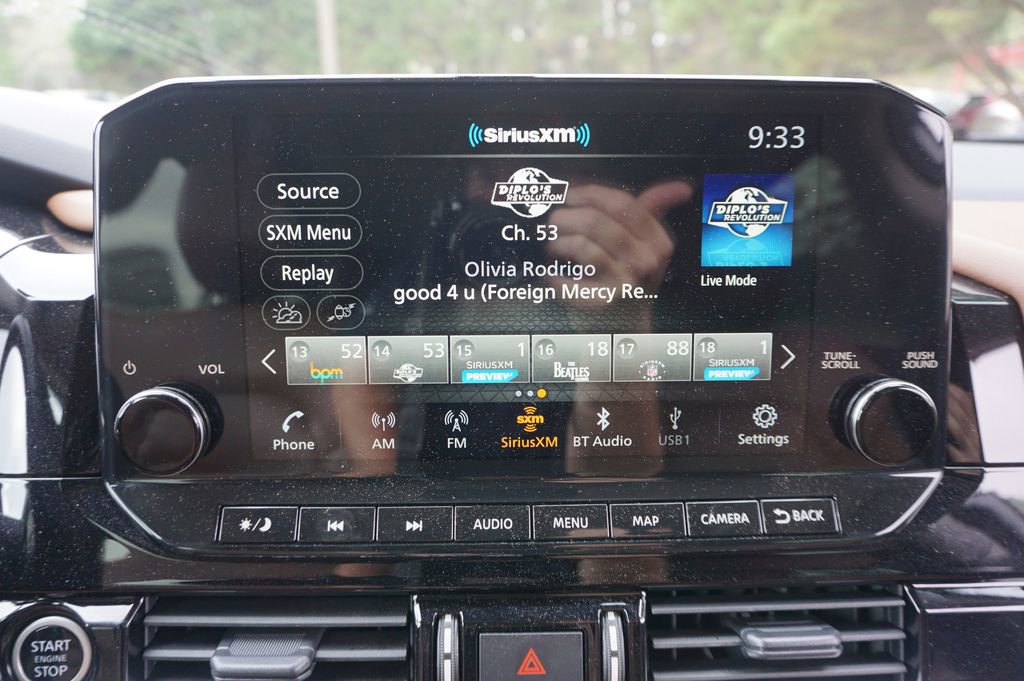 Used 2023 Nissan Pathfinder Platinum image 11