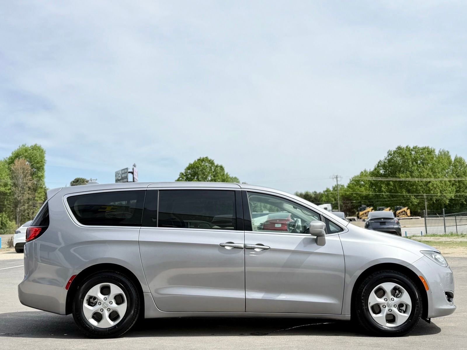 Used 2018 Chrysler Pacifica Touring Plus image 9