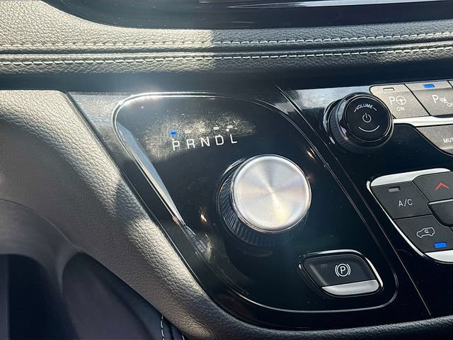Used 2024 Chrysler Pacifica Limited w/ Uconnect Theater Family Group AWD/4WD image 18