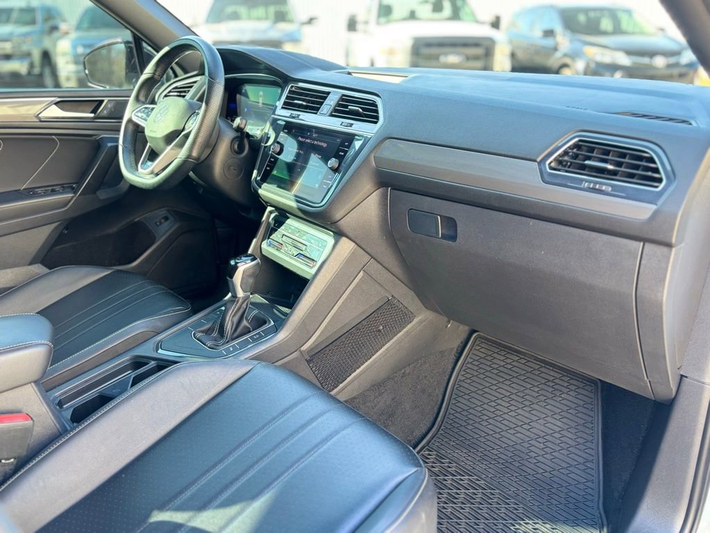 Used 2022 Volkswagen Tiguan SE R-Line image 13