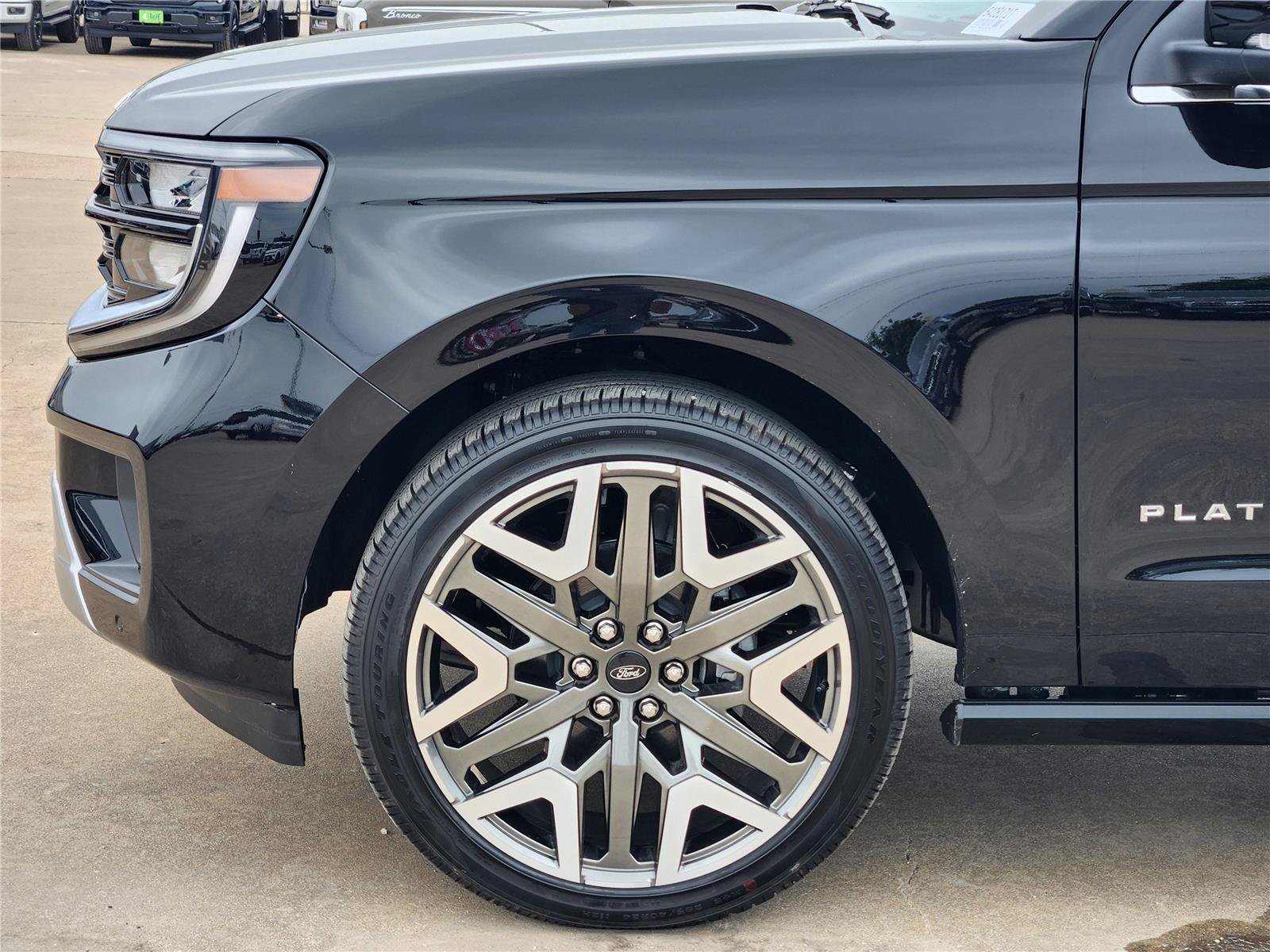 New 2025 Ford Expedition Max Platinum w/ Platinum Ultimate Package AWD/4WD image 6