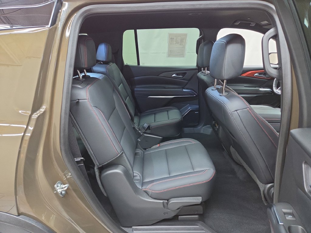 Certified 2025 Chevrolet Traverse Z71 w/ Enhanced Driving Package AWD/4WD image 11