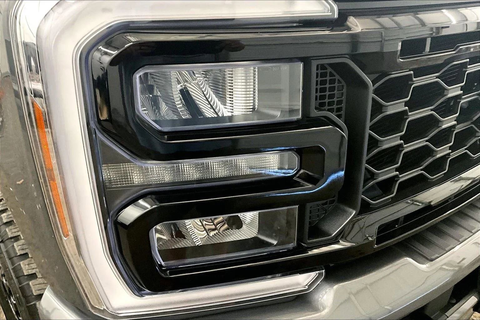 New 2026 Ford F250 Lariat w/ Black Appearance Package image 27