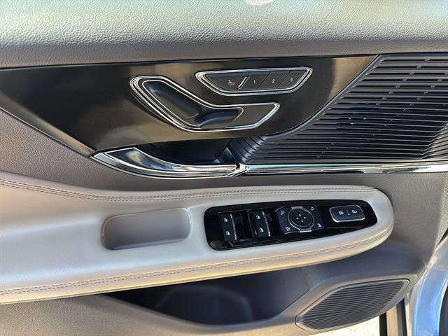 Used 2022 Lincoln Corsair AWD w/ Premium Package image 14