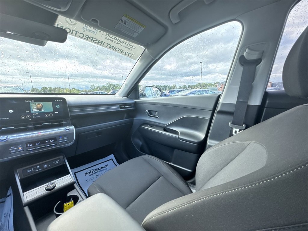 Used 2025 Hyundai Kona SEL image 11