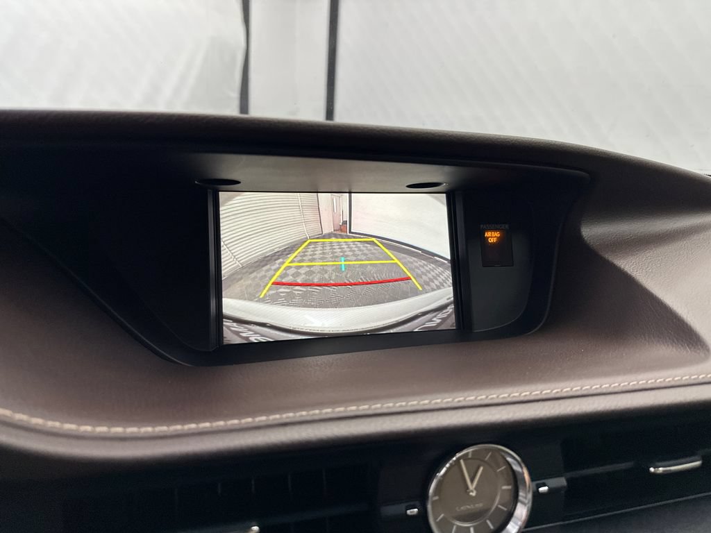 Used 2018 Lexus ES 300h w/ Luxury Package FWD image 30