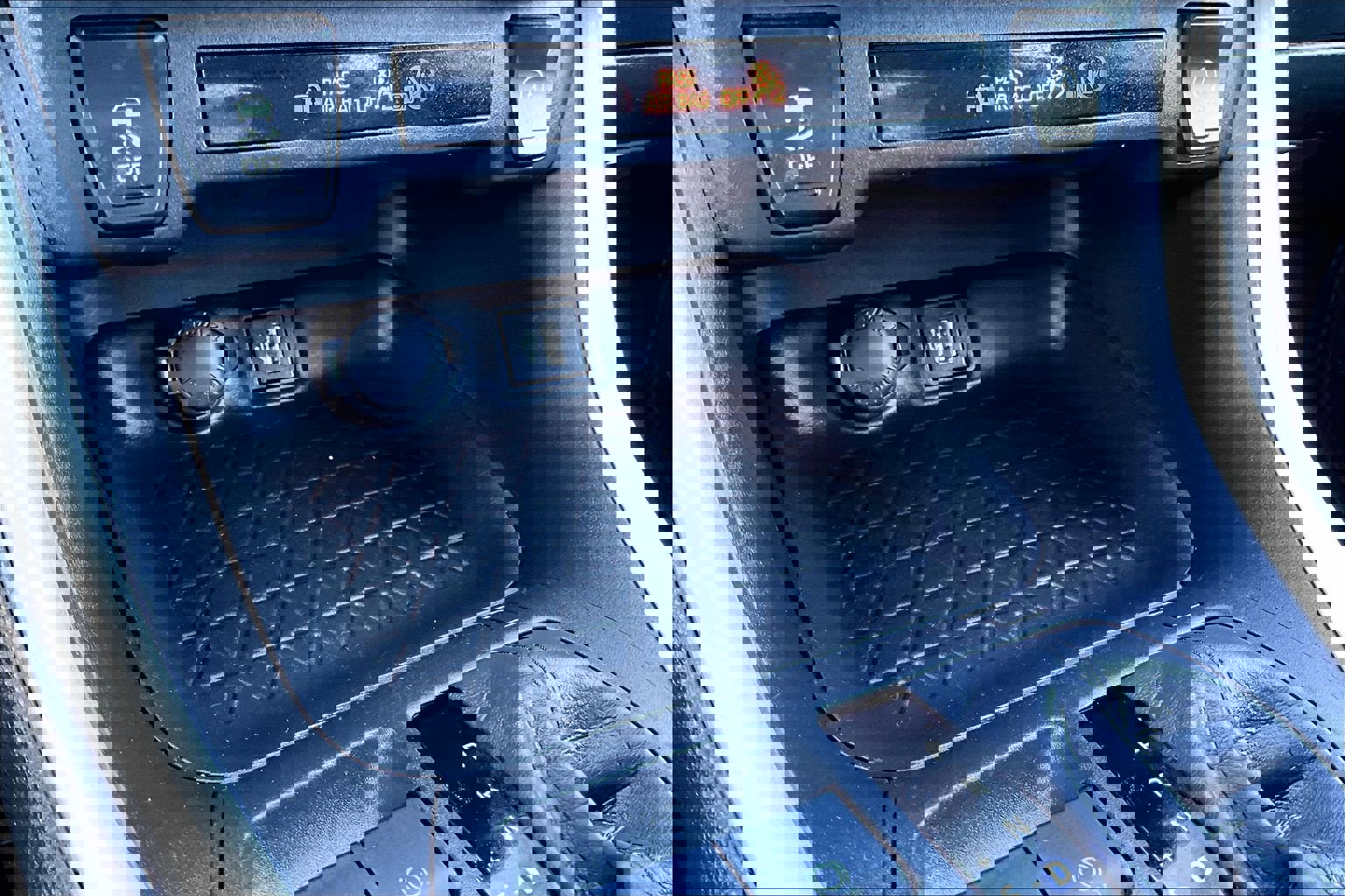 Used 2024 Toyota RAV4 XLE image 30