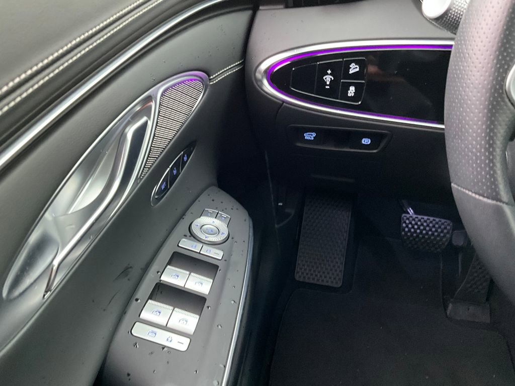 Used 2025 Genesis Electrified GV70 Advanced w/ Prestige Package image 32