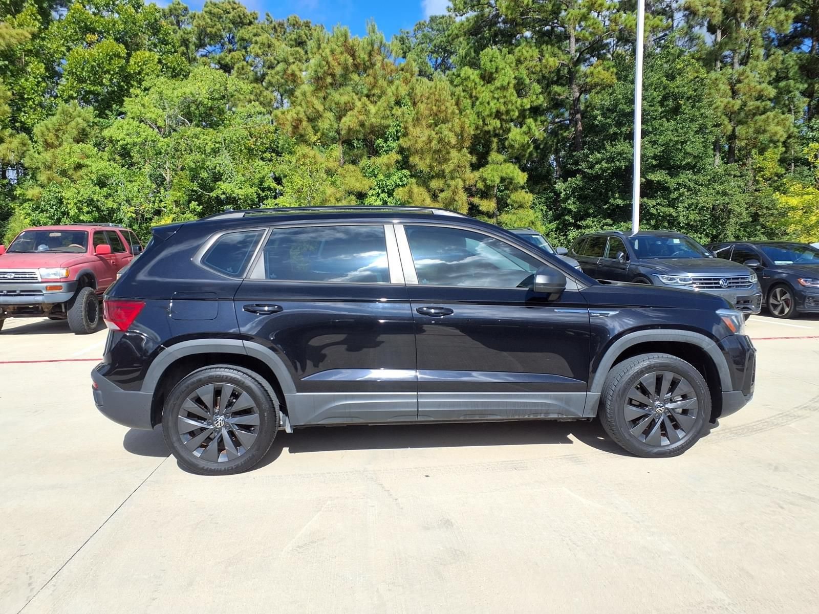 Used 2022 Volkswagen Taos S FWD image 2