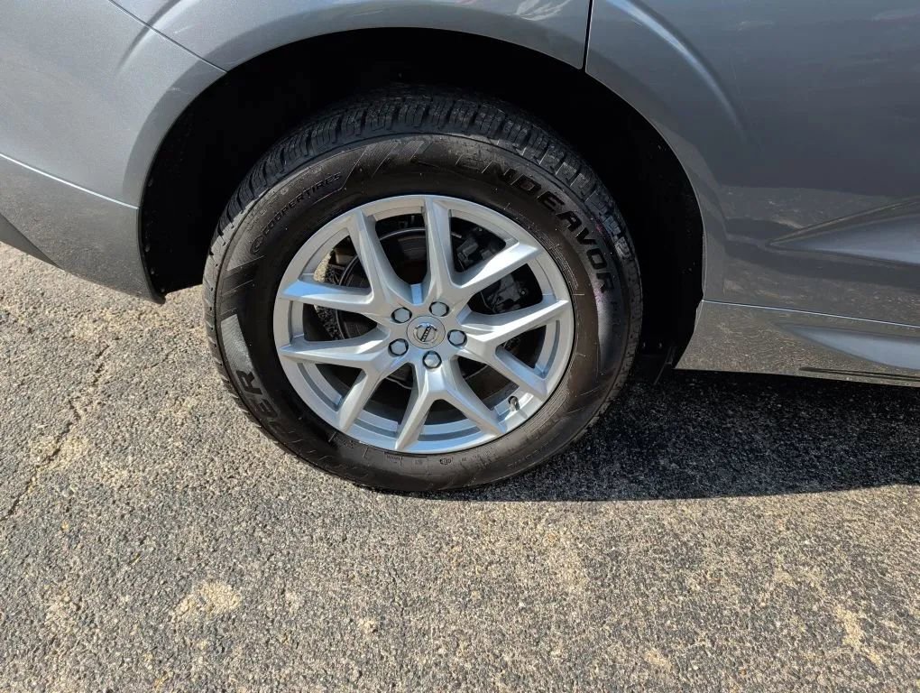 Used 2021 Volvo XC60 T5 Momentum image 30