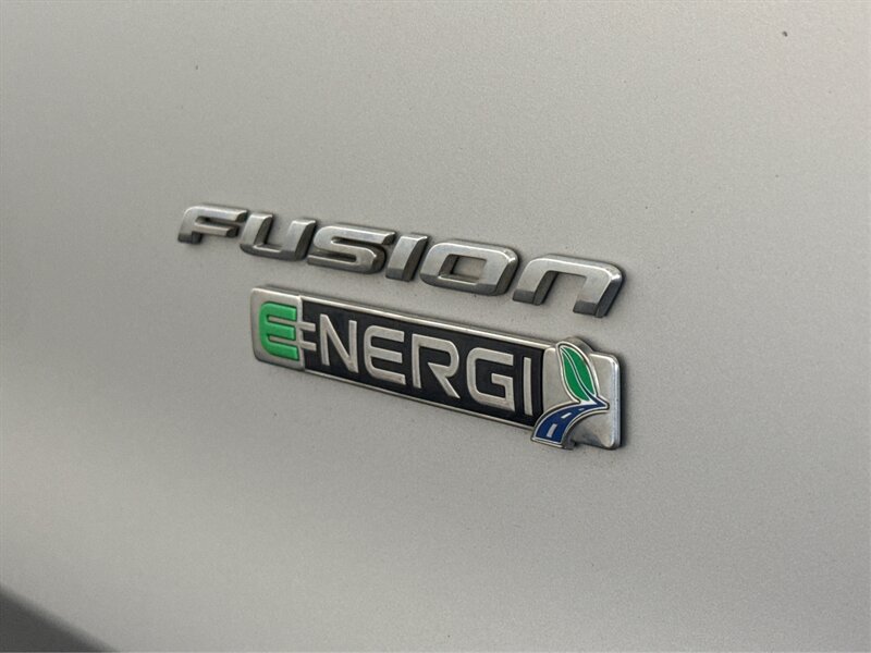 Used 2015 Ford Fusion Energi Titanium FWD image 18