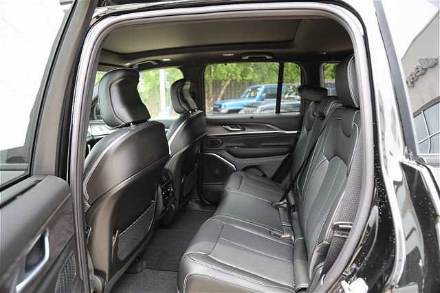 New 2025 Jeep Grand Cherokee Overland w/ Adv Protech Group III image 9