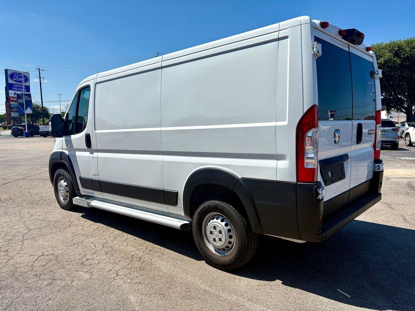 Used 2025 RAM ProMaster 2500 w/ U-Haul Equipment Group FWD image 4
