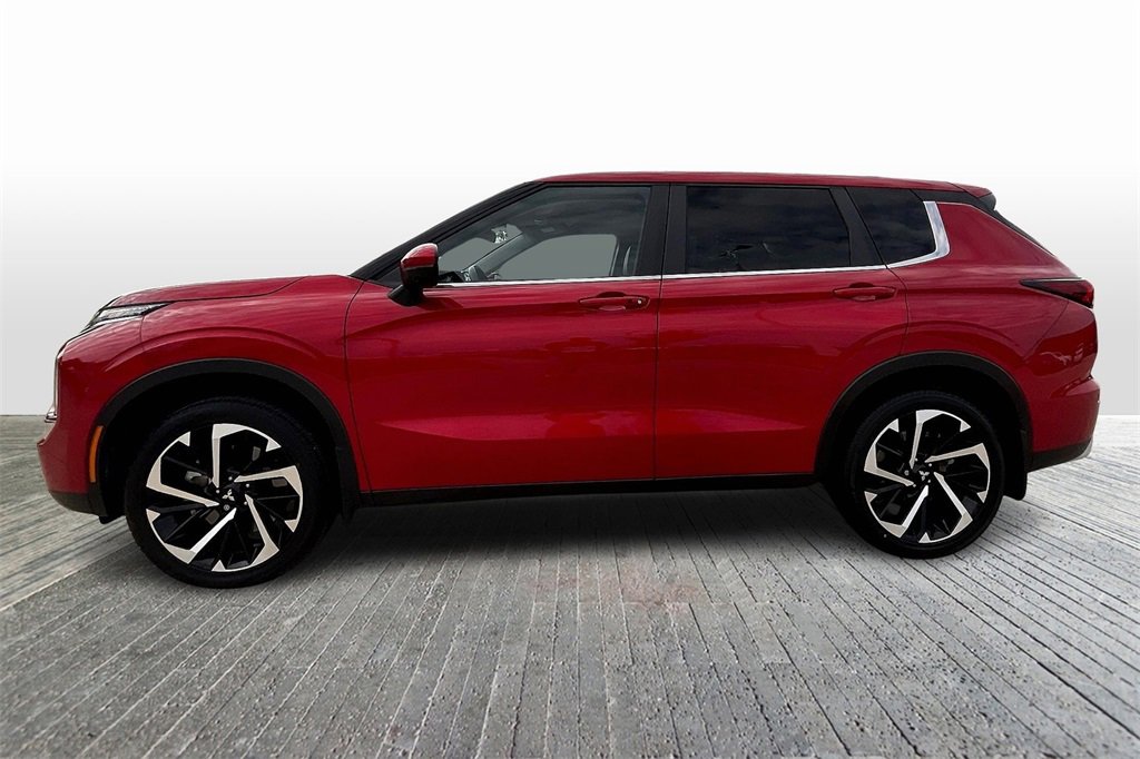 Used 2023 Mitsubishi Outlander SE image 5