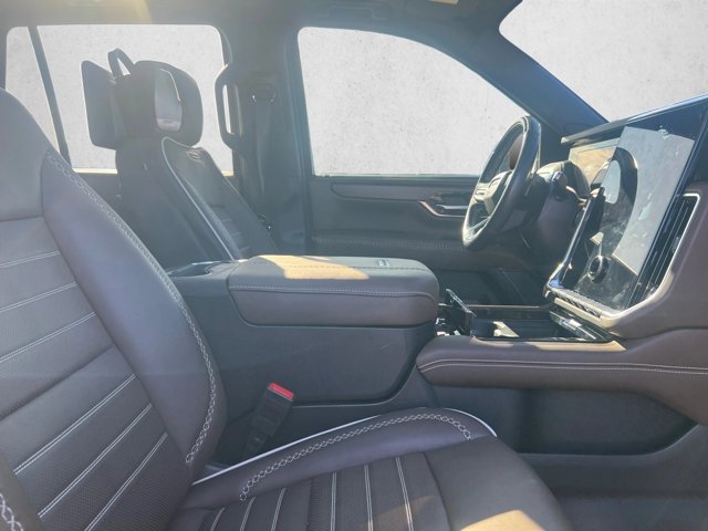Used 2025 GMC Yukon Denali Ultimate AWD/4WD image 25