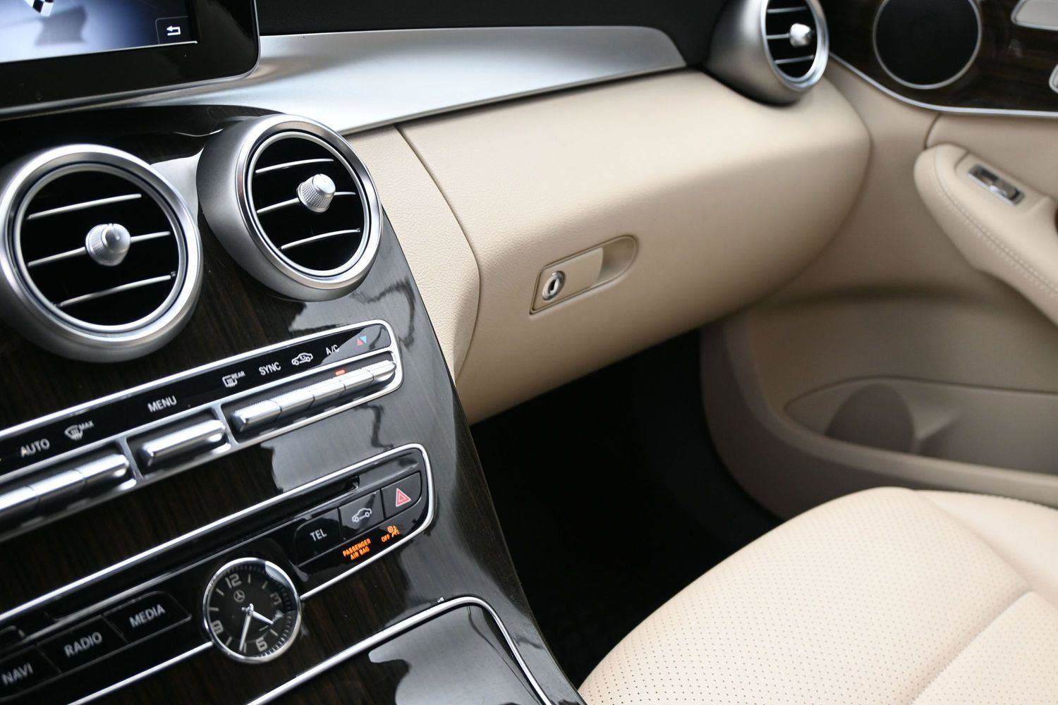 Used 2018 Mercedes-Benz C 300 4MATIC Sedan image 4