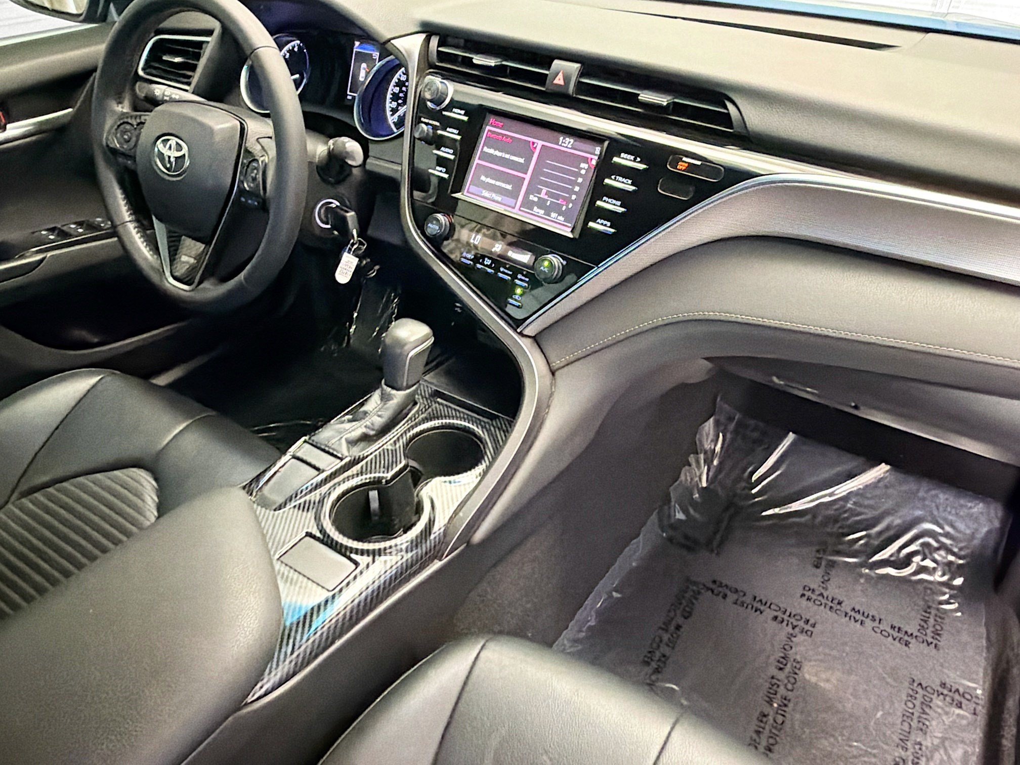 Used 2018 Toyota Camry SE FWD image 12