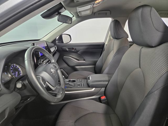 Used 2024 Toyota Highlander LE AWD/4WD image 14