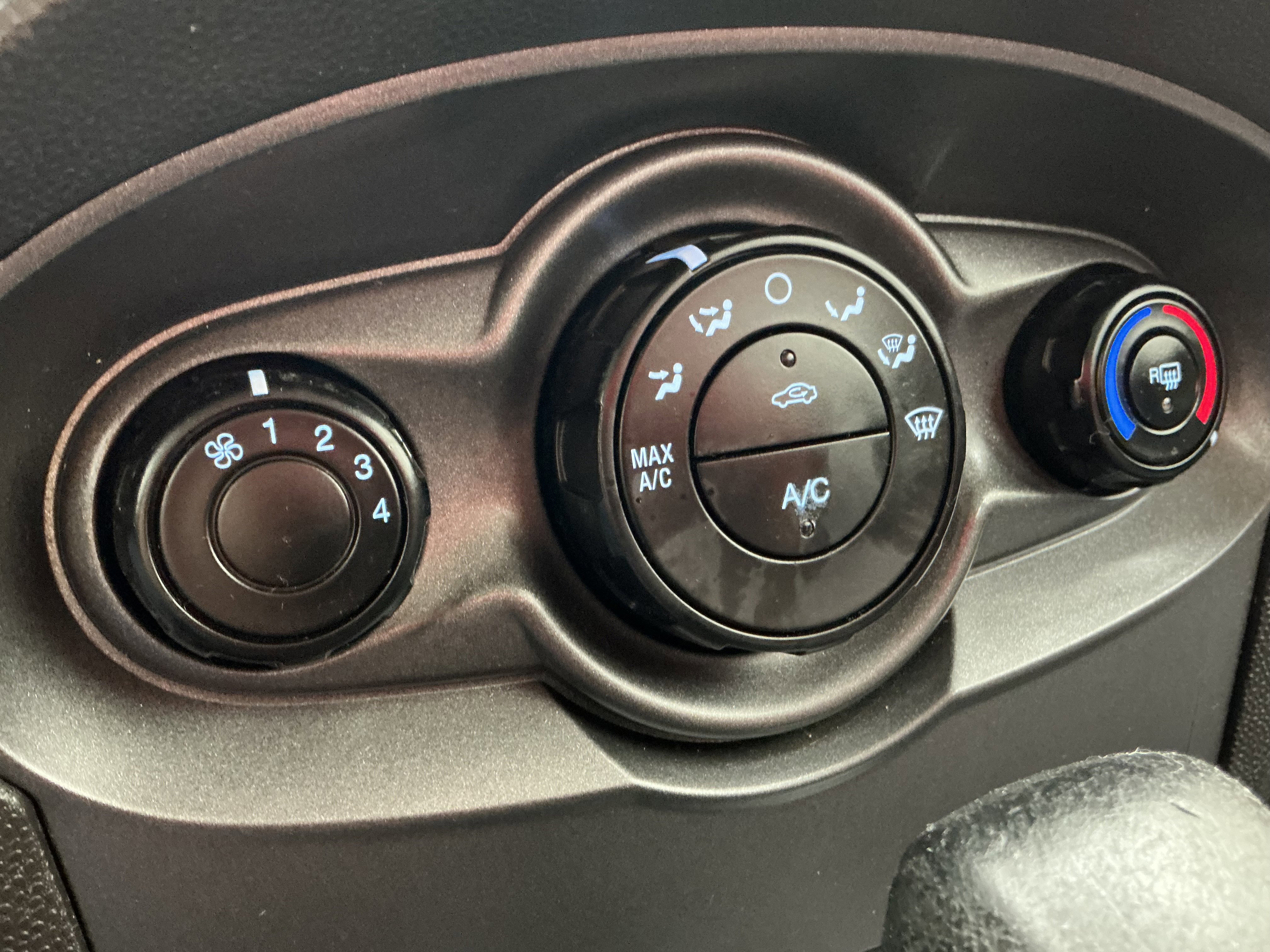 Used 2015 Ford Fiesta S image 11