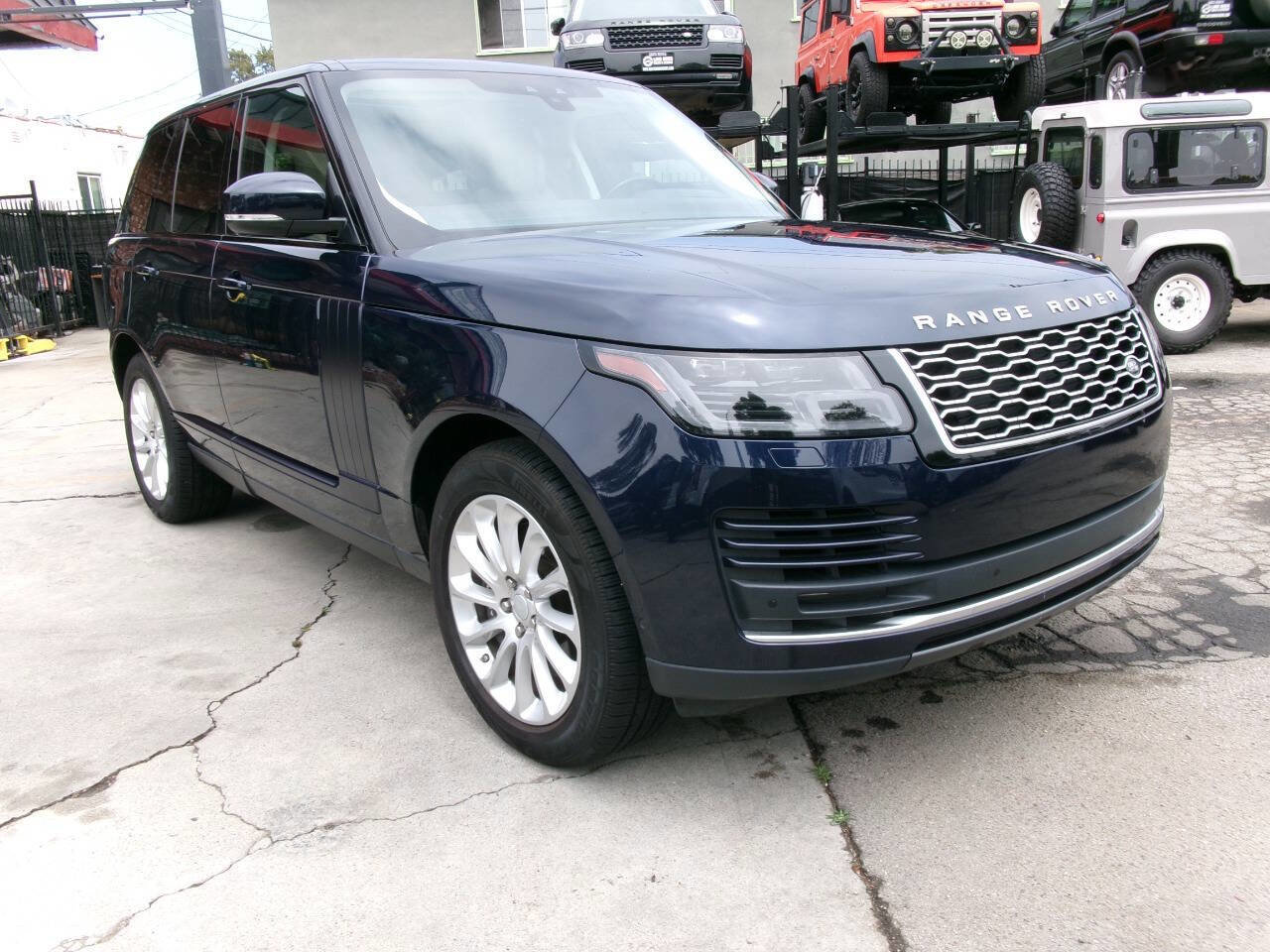Used 2019 Land Rover Range Rover HSE AWD/4WD image 2