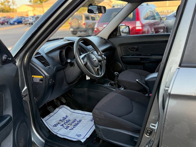 Used 2013 Kia Soul FWD image 10