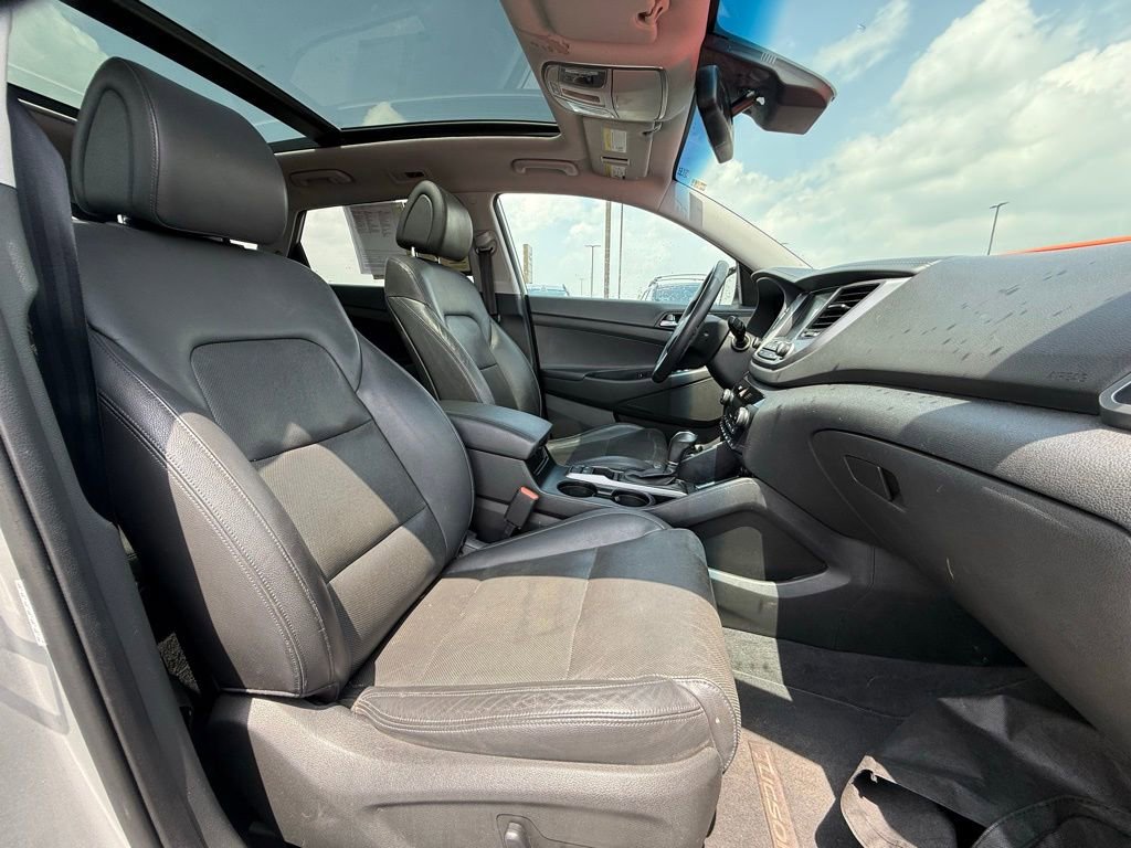 Used 2016 Hyundai Tucson Limited w/ Option Group 03 FWD image 28