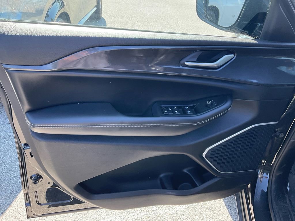 Used 2021 Jeep Grand Cherokee L Laredo image 11