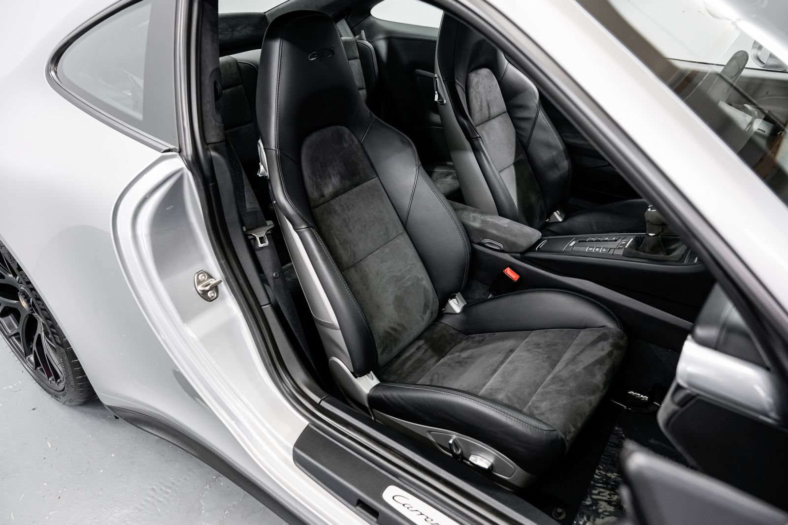 Used 2015 Porsche 911 Carrera GTS RWD image 28