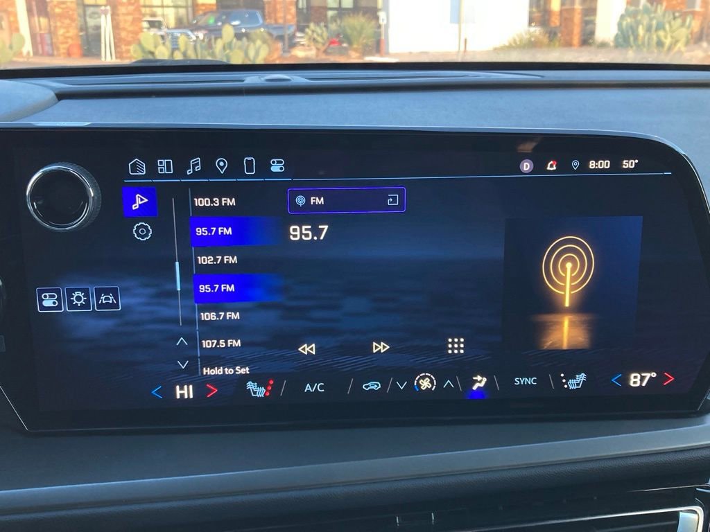 Used 2024 Chevrolet Traverse LT w/ Midnight/Sport Edition image 21