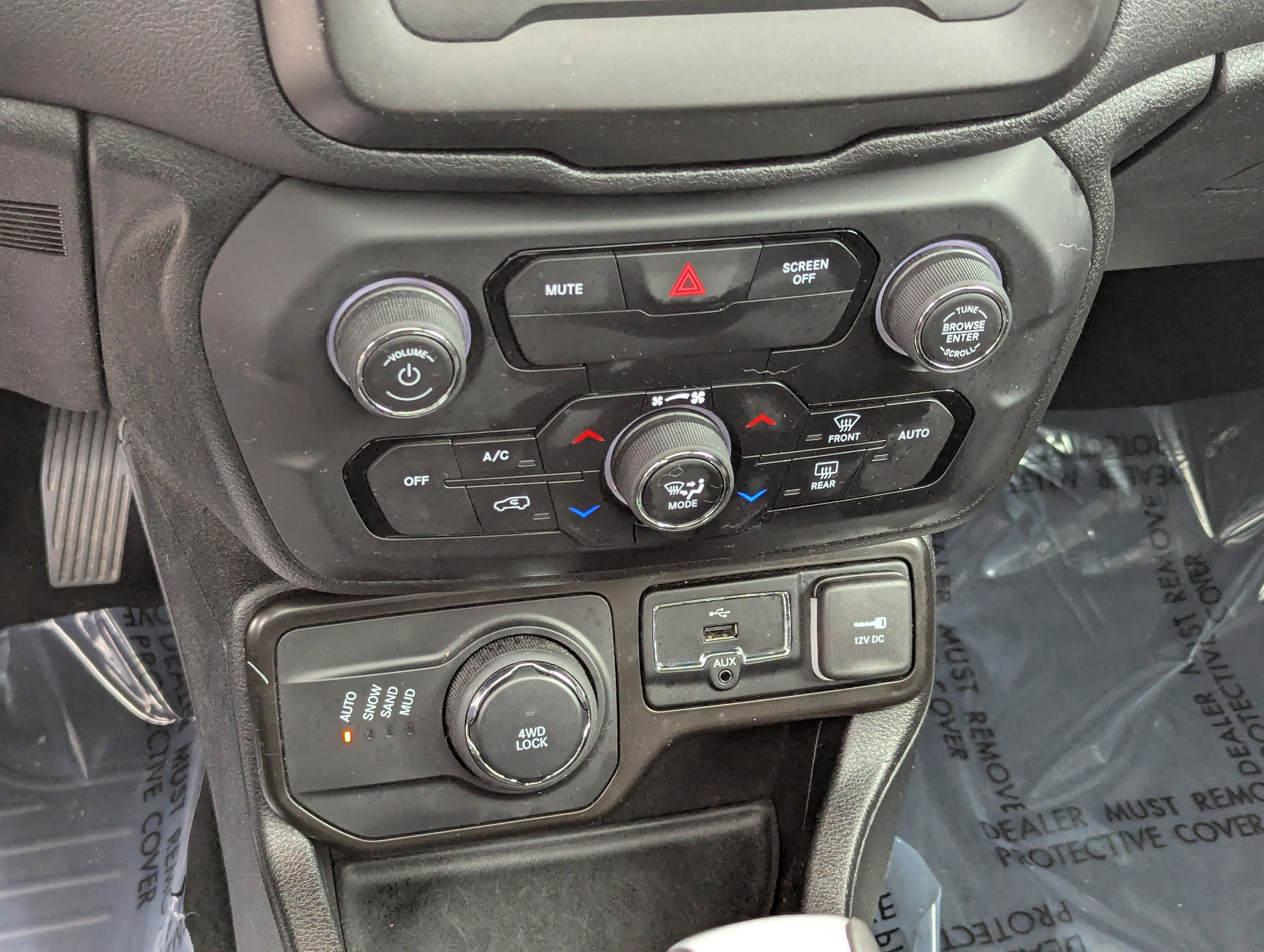 Used 2020 Jeep Renegade Latitude w/ Popular Equipment Group image 23