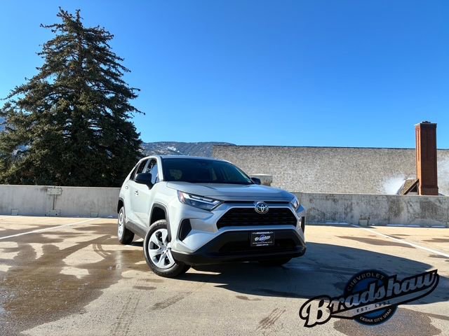Used 2024 Toyota RAV4 LE AWD/4WD image 2