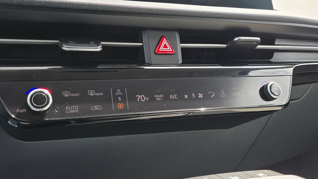 Certified 2024 Kia EV6 Wind AWD/4WD image 32