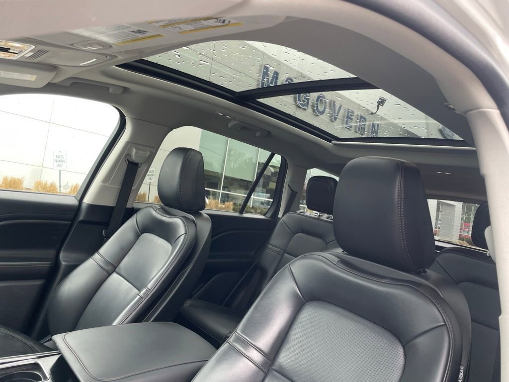 Used 2025 Lincoln Aviator AWD w/ Jet Appearance Package image 13