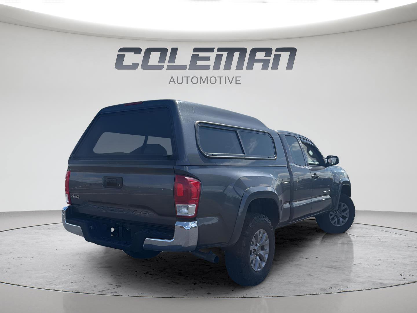 Used 2017 Toyota Tacoma SR5 w/ SR5 Appearance Package (SM) AWD/4WD image 5