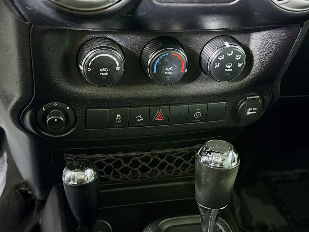 Used 2016 Jeep Wrangler Unlimited Sahara image 6