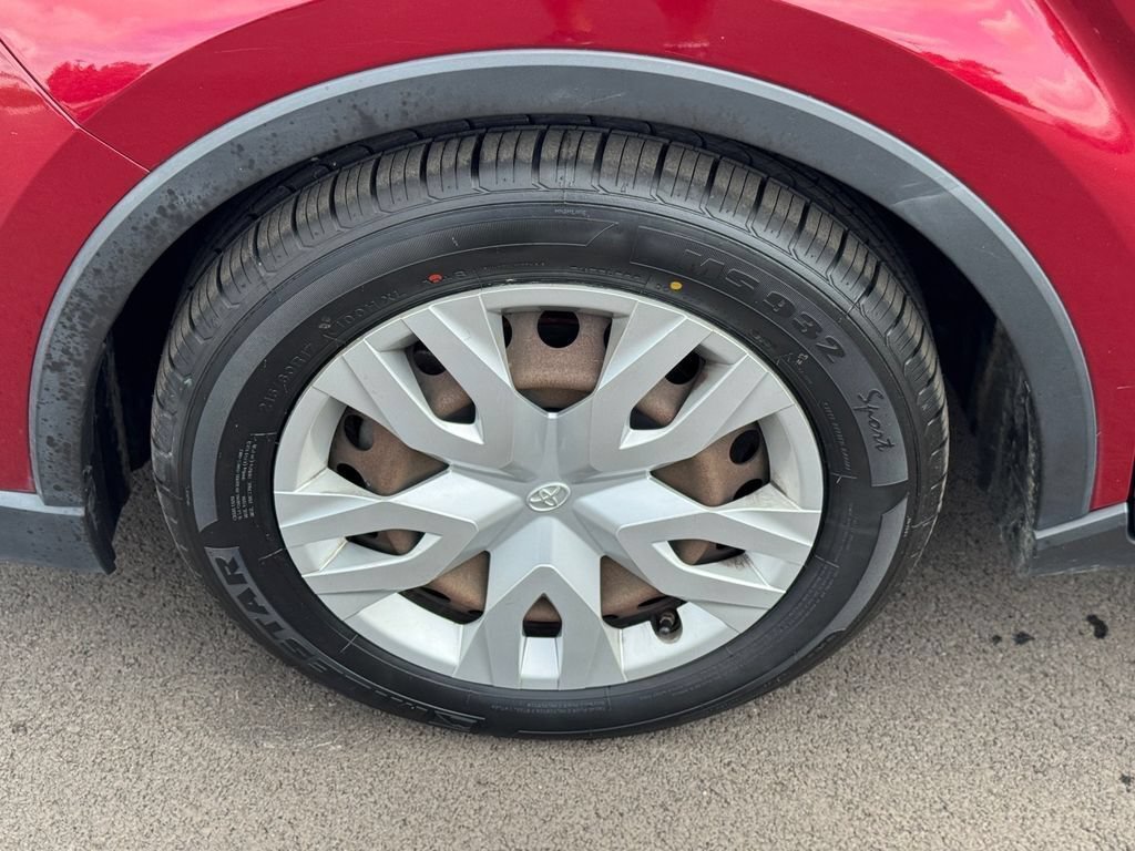 Used 2019 Toyota C-HR LE FWD image 14