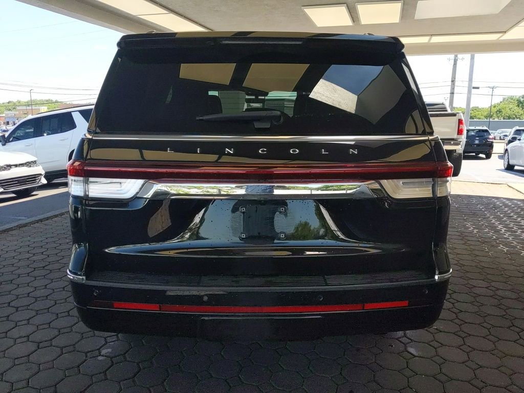 Used 2023 Lincoln Navigator Reserve AWD/4WD image 7