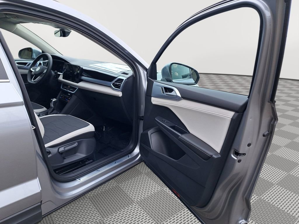 New 2025 Volkswagen Taos SE AWD/4WD image 17