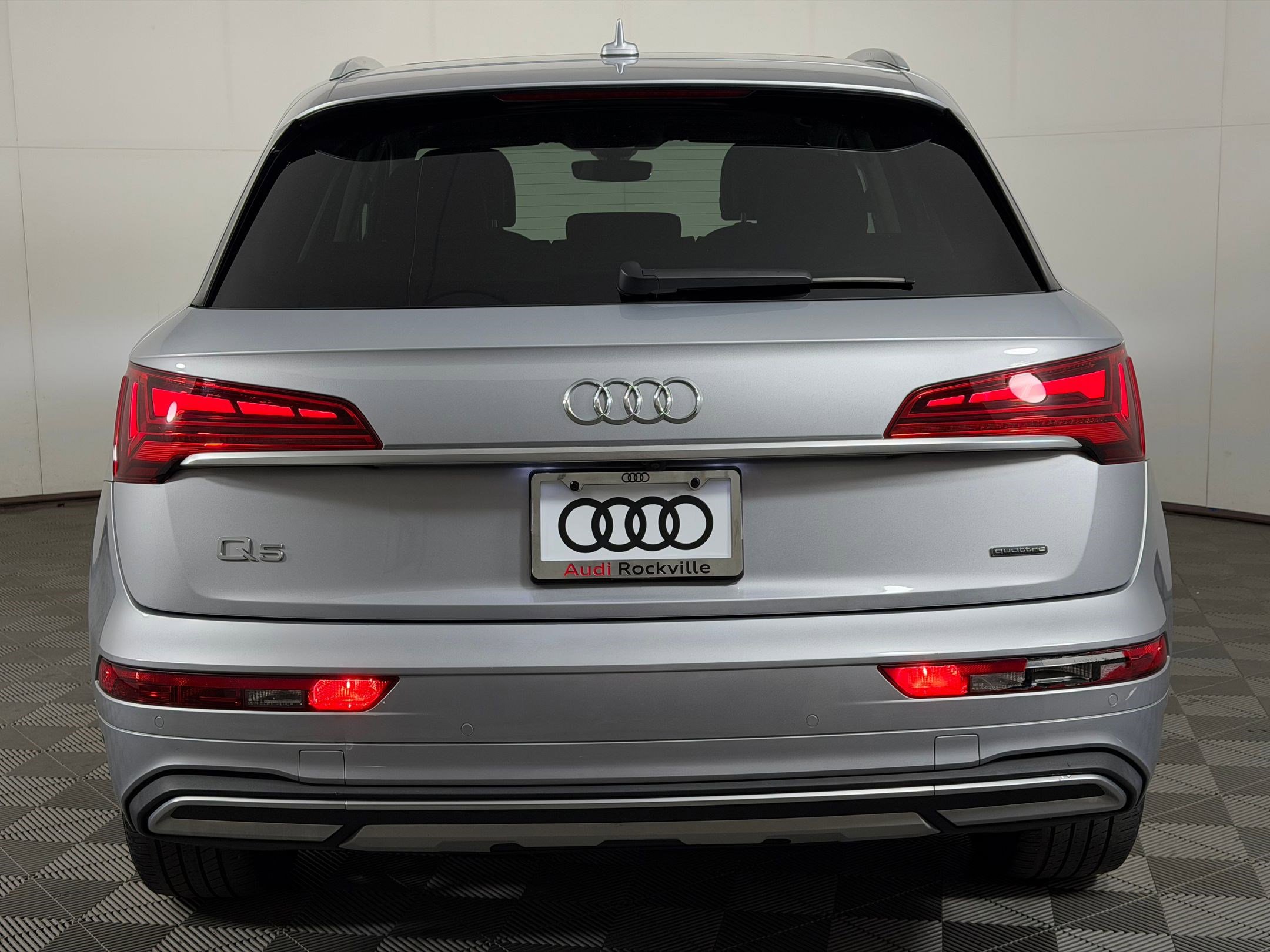 Used 2021 Audi Q5 2.0T Premium Plus w/ Premium Plus Package AWD/4WD image 10