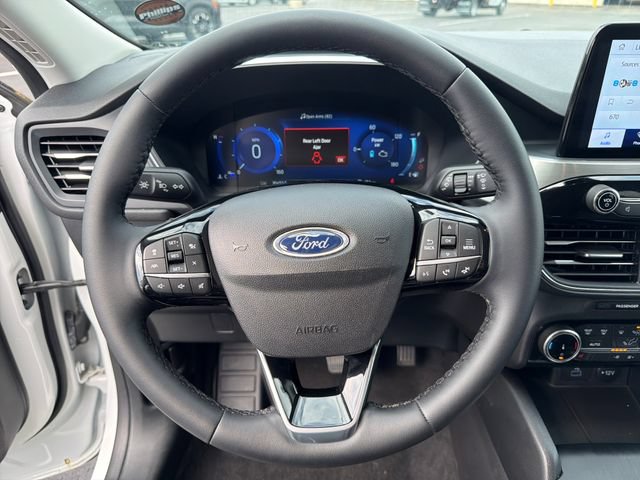 Used 2022 Ford Escape Titanium FWD image 14