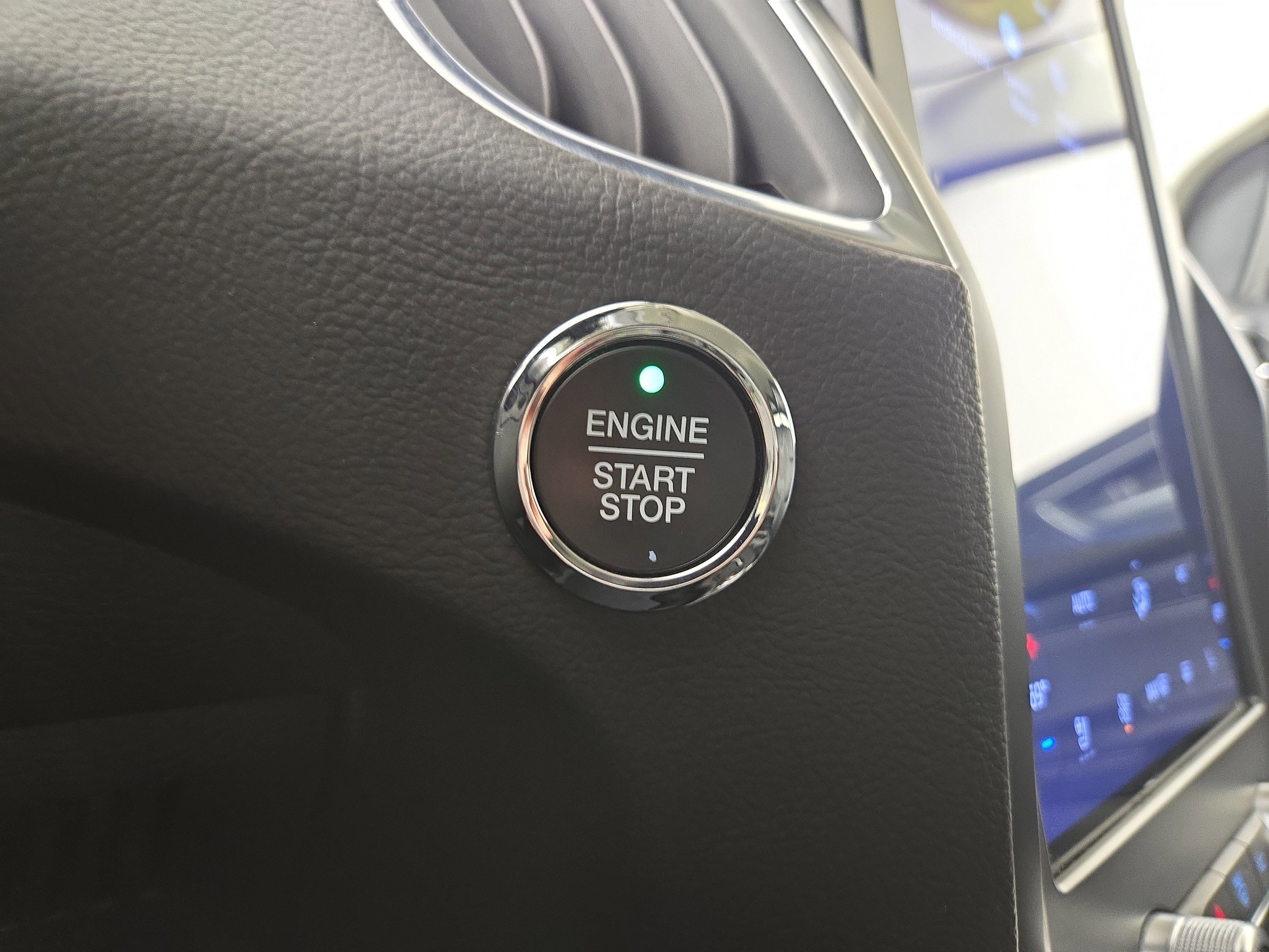 Used 2024 Ford Edge Titanium image 24