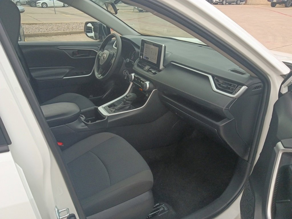 Used 2025 Toyota RAV4 LE image 8